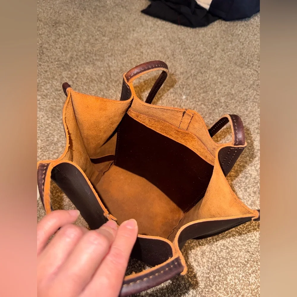 Portland Leather Tote Devan Bucket Tote in Color Grizzly - Picture 11 of 11